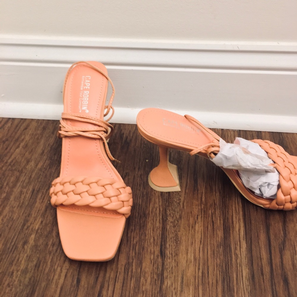 Peach 🍑 Heels. Open toe. Extremely comfortable with square bottom